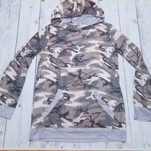 Angashion Medium Camouflage hooded sweatshirt with pocket.